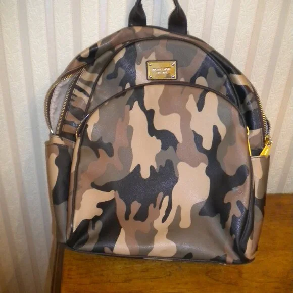 Michael Kors | Bags | Michael Kors Backpack | Poshmark display picture 3